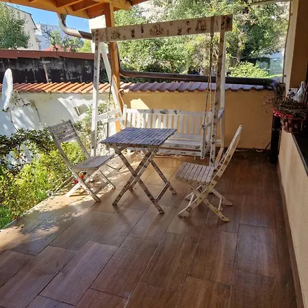 Apartment Sweet 3